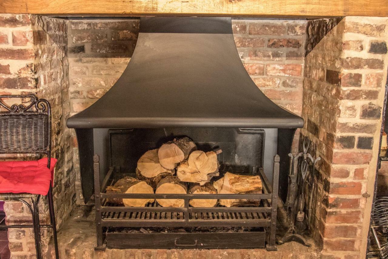 Appartamento The Saracens Head The Conkera Chapel Saint Leonards Esterno foto